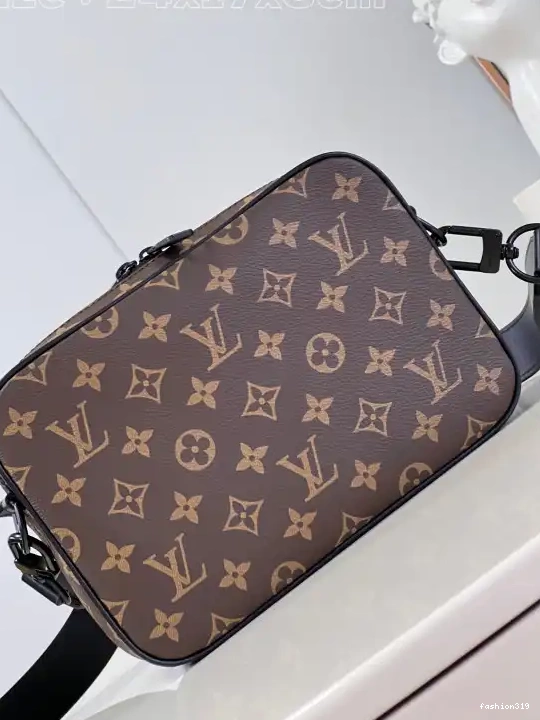 Wallet-23.5*17*6CM LOUIS VUITTON Wearable Steamer 0401